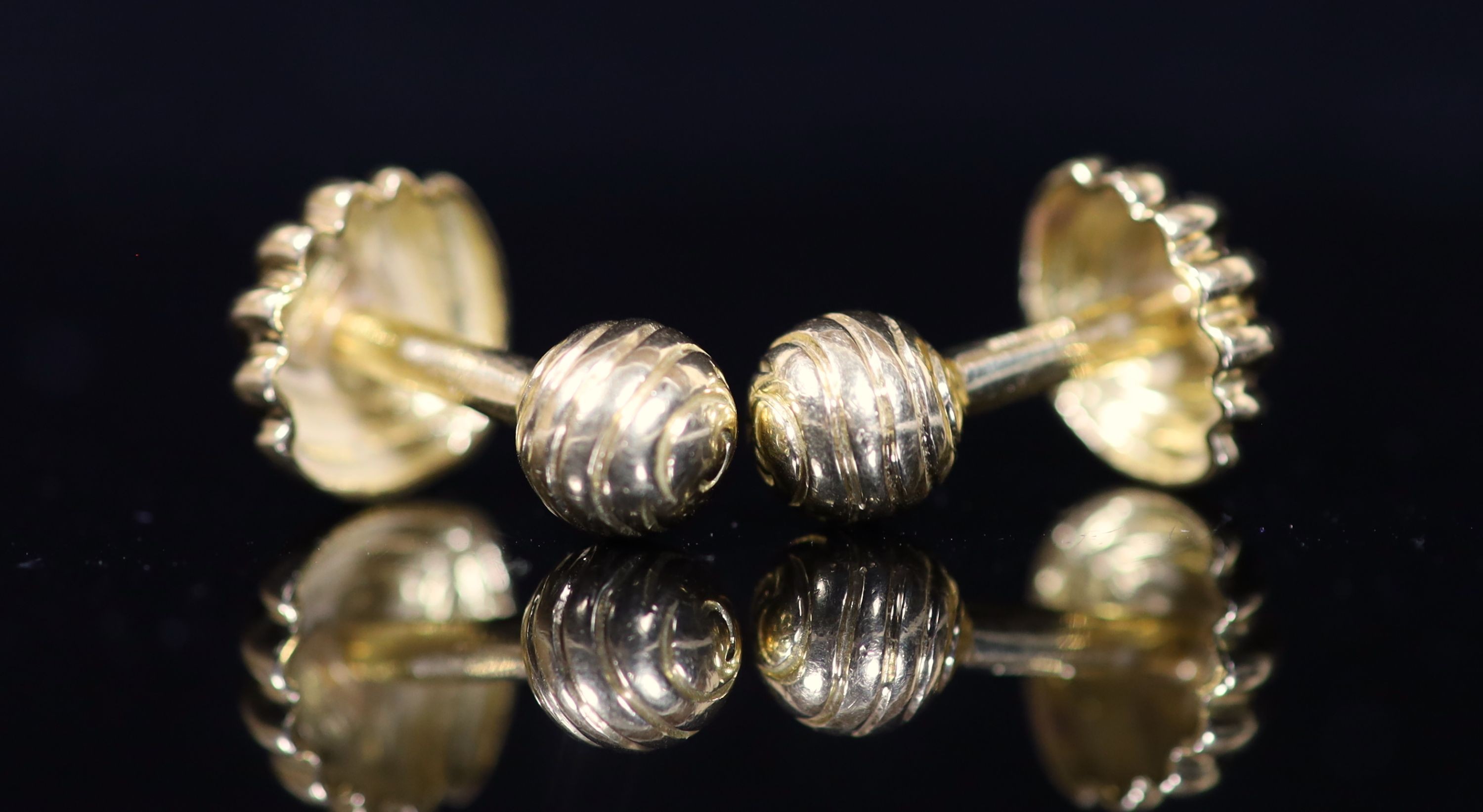 A modern pair of Tiffany & Co 18ct gold cufflinks